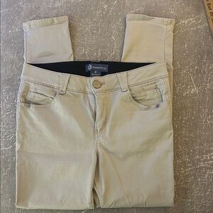 Democracy Women's Cream Jeggings